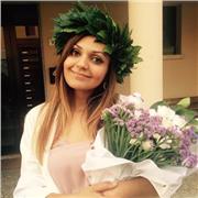 Insegnante di lingue impartisce lezioni di lingue per studenti